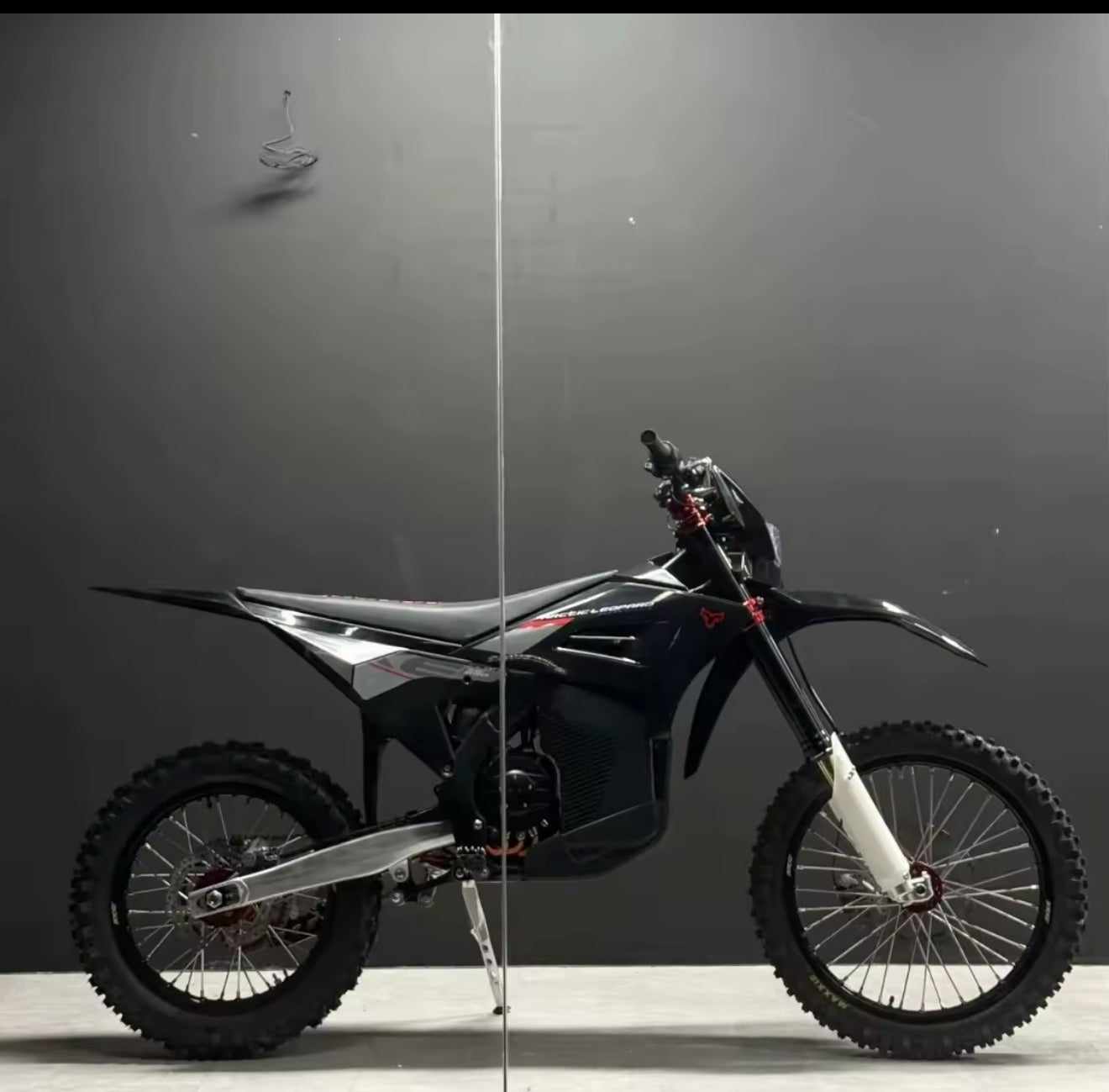 Arctic Leopard Cheetah EXE 880 
Electric Dirt Bike | Powerful Off-Road E-
Moto